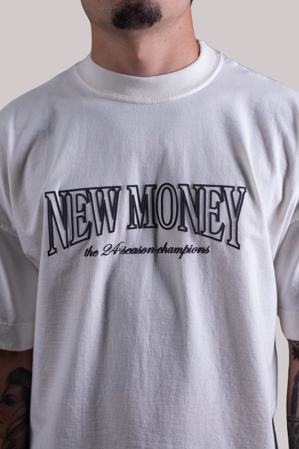 CAMISETA ALLTRIBE OVERSIZED PENNANT-NEW MONEY