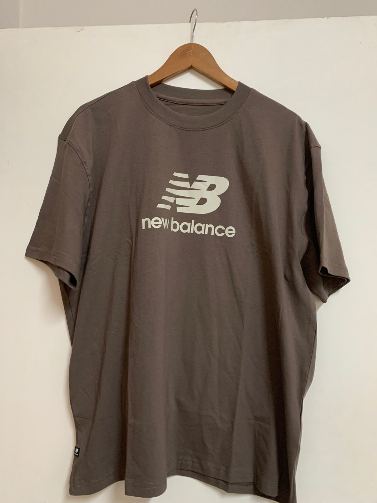 CAMISETA NEW BALANCE ESSENTIALS