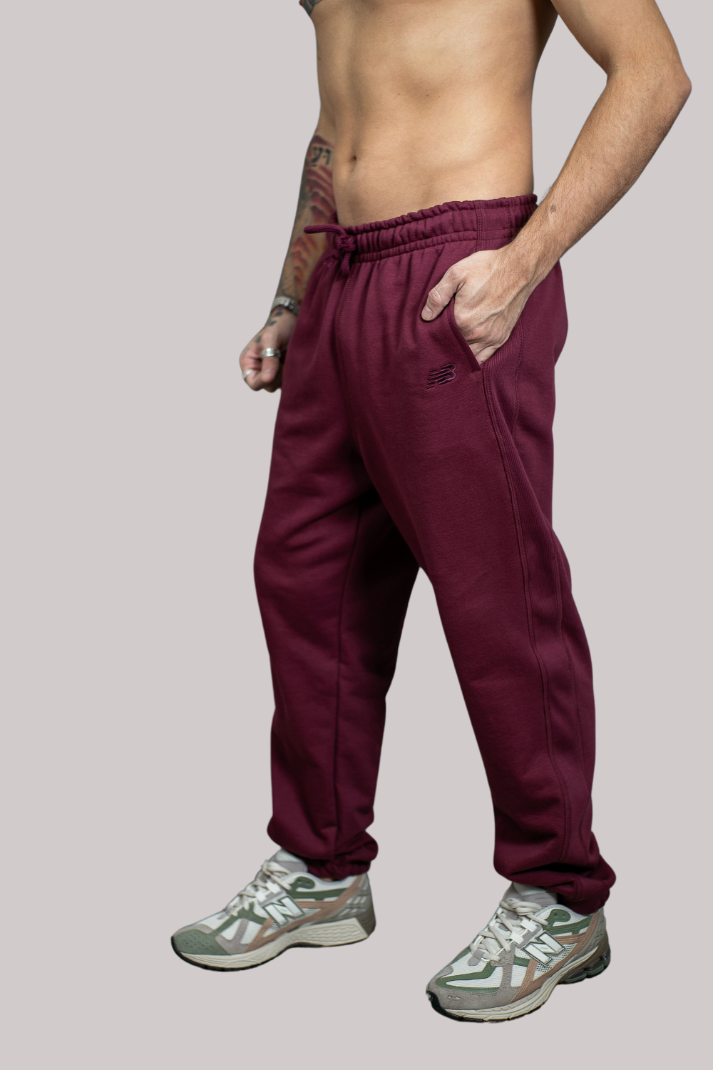 CALÇA MOLETOM NEW BALANCE ATHLETICS SMALL LOGO BORDADO MP41508B