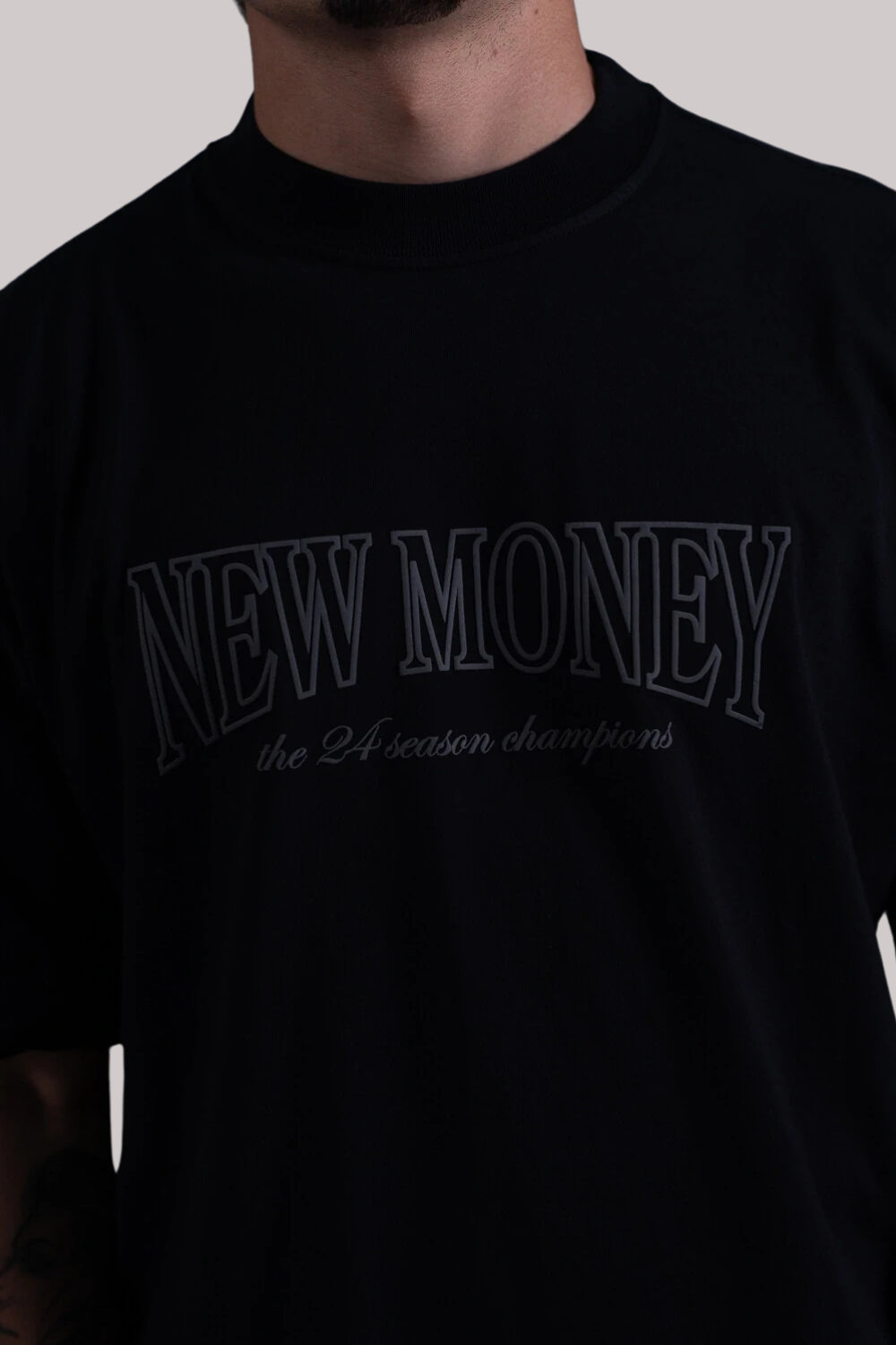 CAMISETA ALLTRIBE OVERSIZED PENNANT-NEW MONEY