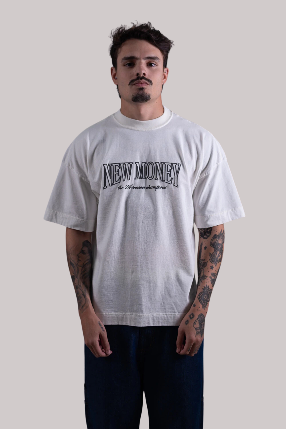 CAMISETA ALLTRIBE OVERSIZED PENNANT-NEW MONEY