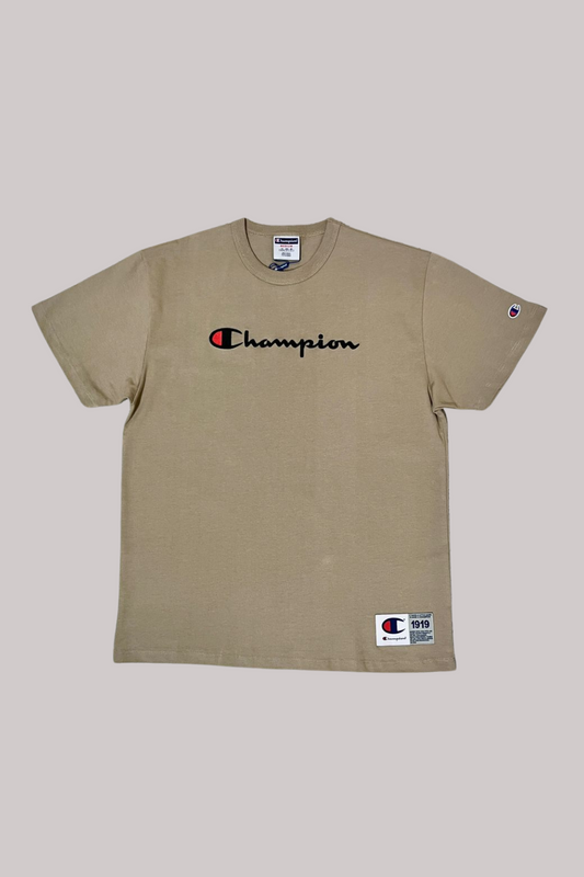 CAMISETA CHAMPION PES MC LOGO EMBROIDERY SCRIPT SANDALWOOD
