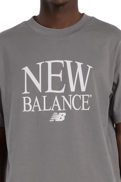CAMISETA NEW BALANCE REIMAGINED GRAPHIC MT61X6EQB.CAS