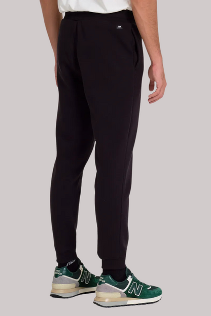 CALÇA MOLETOM NEW BALANCE ESSENTIALS LOGO SILK MP03904B