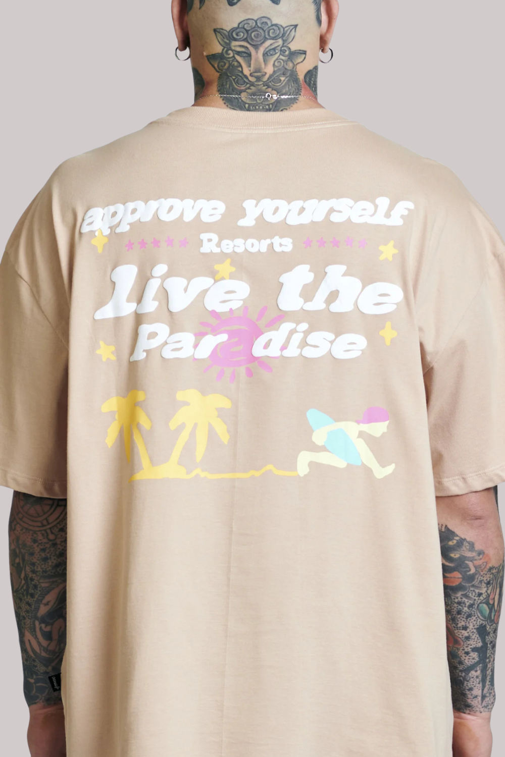 CAMISETA APPROVE HUGE RESORT BEGE