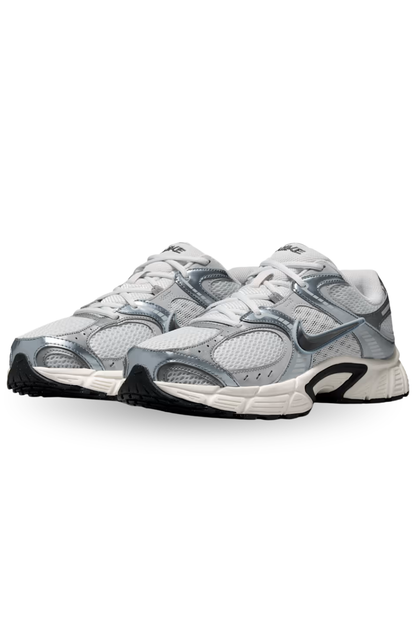 TÊNIS NIKE V5 RNR HJ5228-014 WHITE/SILVER/SMOKE GRAY