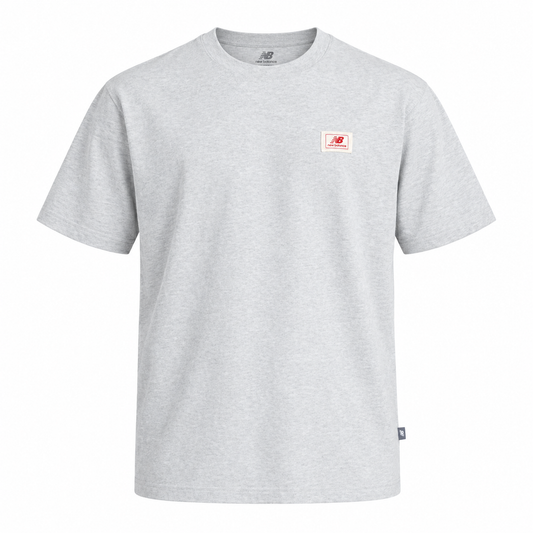 CAMISETA NEW BALANCE WOVEN LABEL MT53928B
