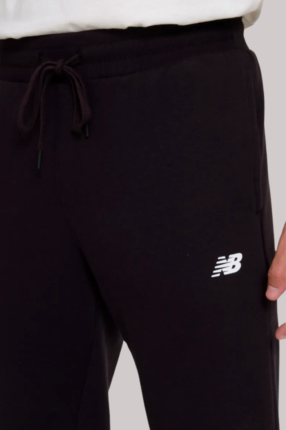 CALÇA MOLETOM NEW BALANCE ESSENTIALS LOGO SILK MP03904B