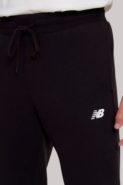 CALÇA MOLETOM NEW BALANCE ESSENTIALS LOGO SILK MP03904B